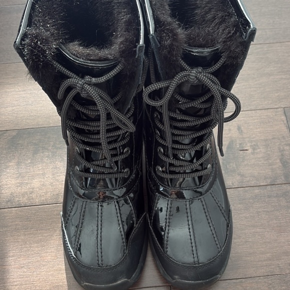 UGG Shoes - UGG ANDIRONDAK II BLACK SHINY